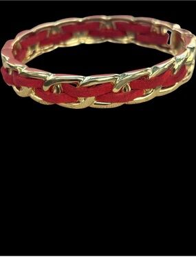 Gold Chain-Link Bracelet with Red Inlay